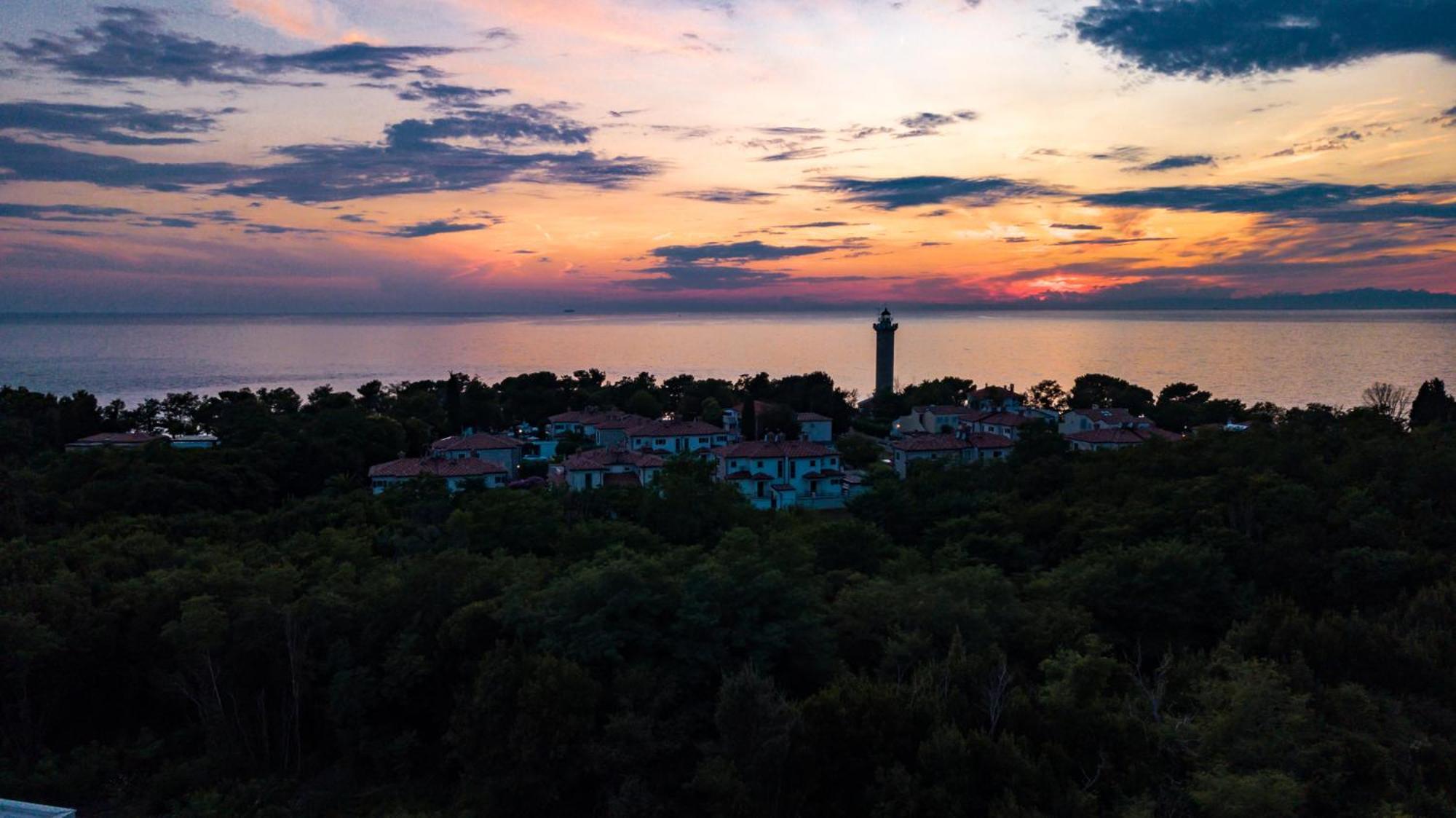 Baden Resort Basanija, Umag-With Sea View, Parking And 300M From The Beach Exterior foto