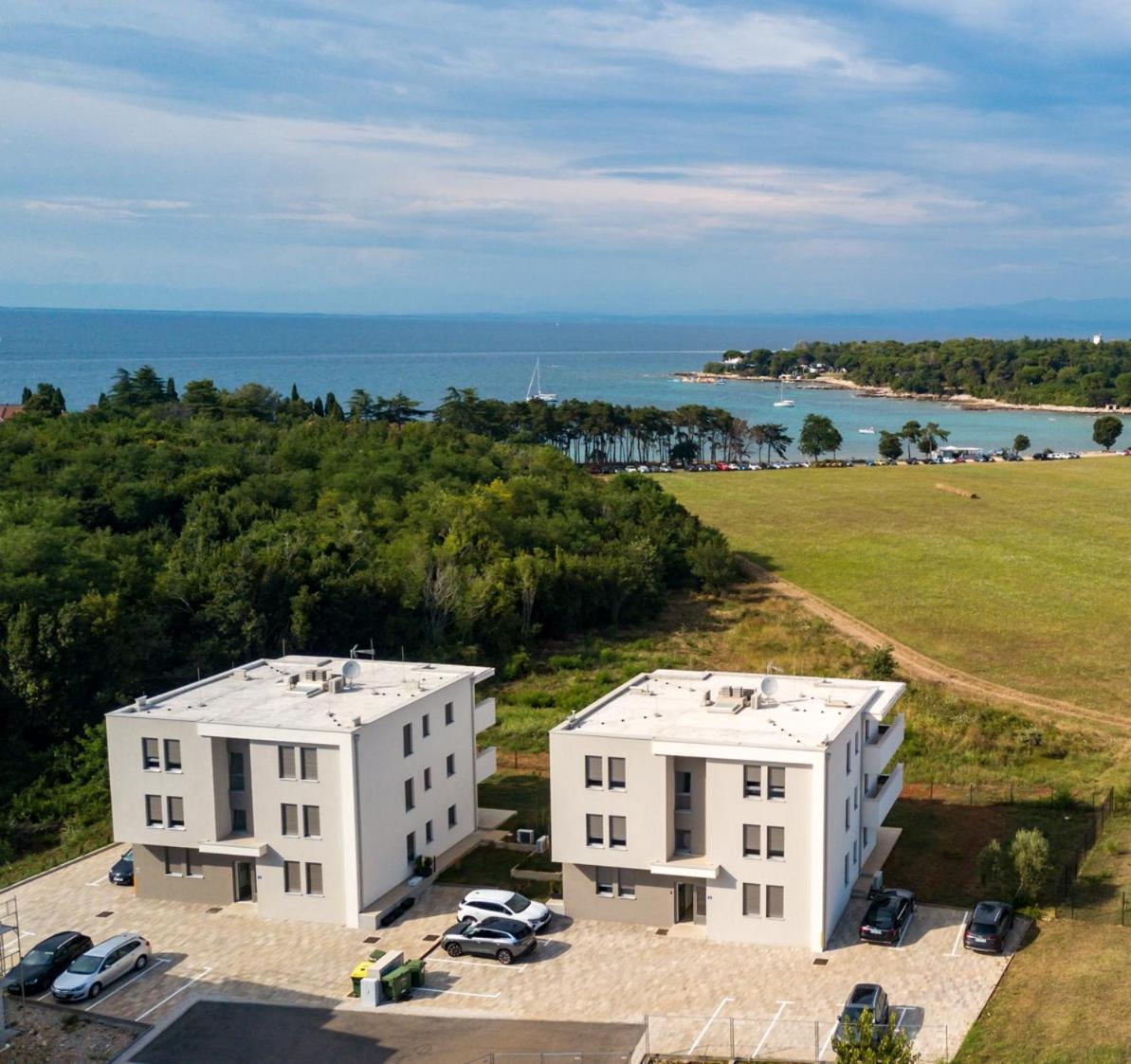 Baden Resort Basanija, Umag-With Sea View, Parking And 300M From The Beach Exterior foto